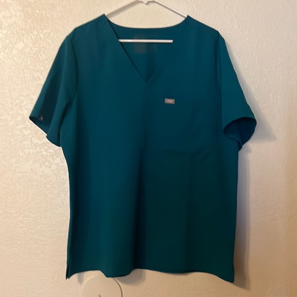 Catarina  figs scrub top